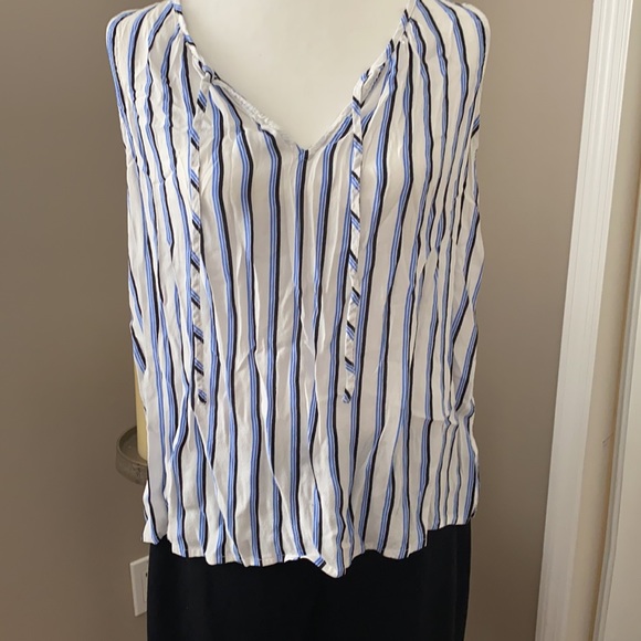 Blue sleeveless Top - Picture 2 of 6